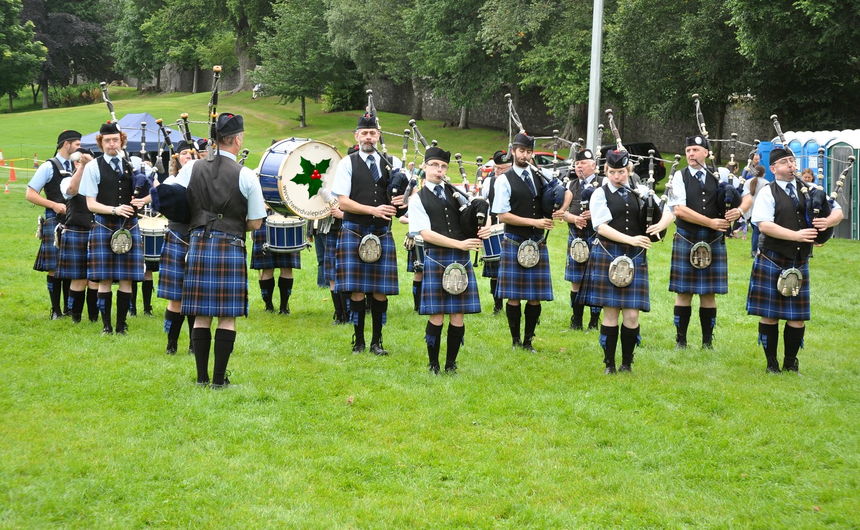 Some pipers piping