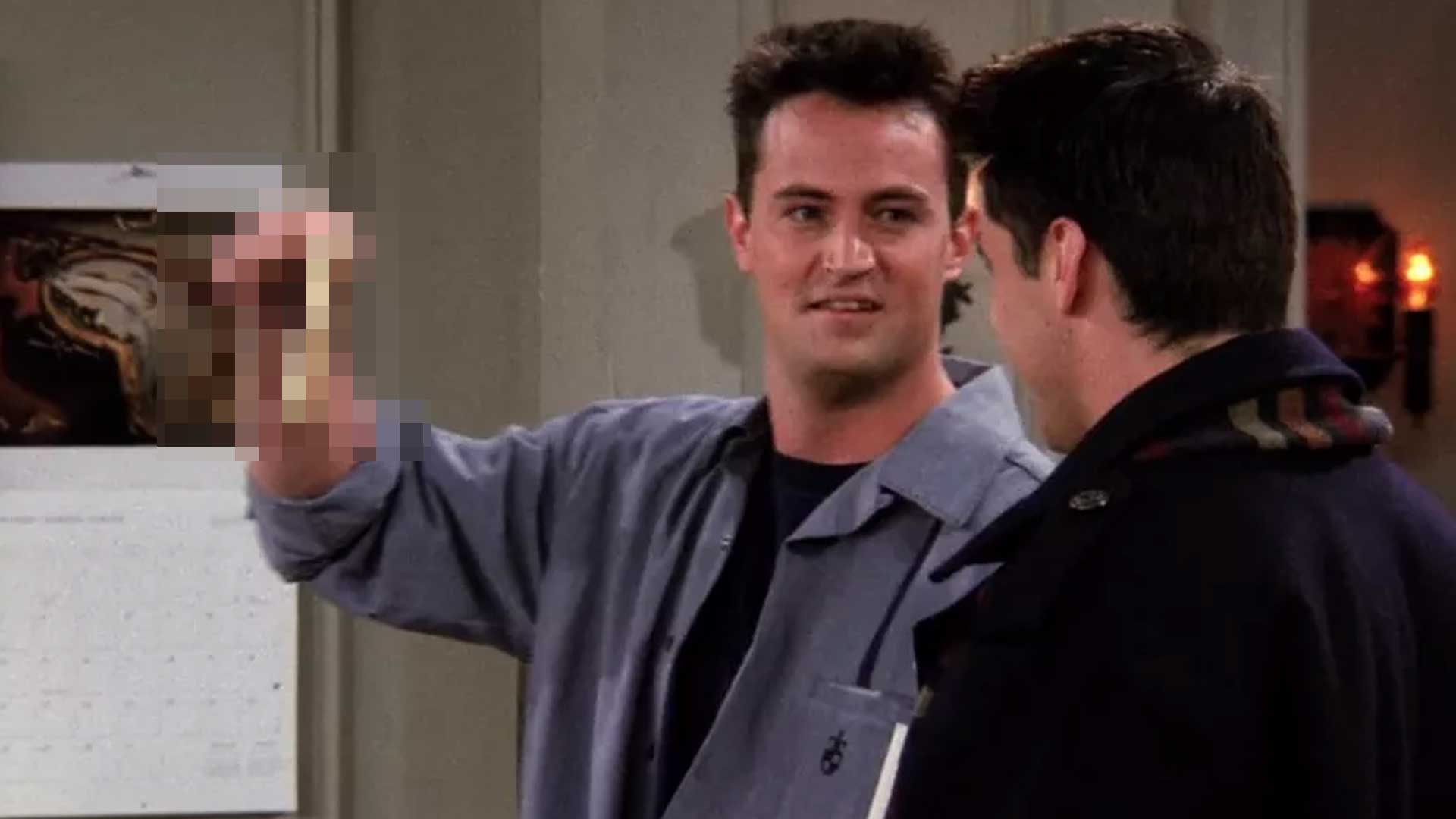 Friends 20 Pictures Of Chandler Bings Transformation Through The Years